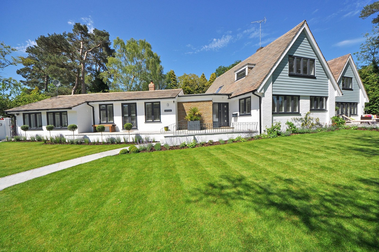 residential property with a spacious yard